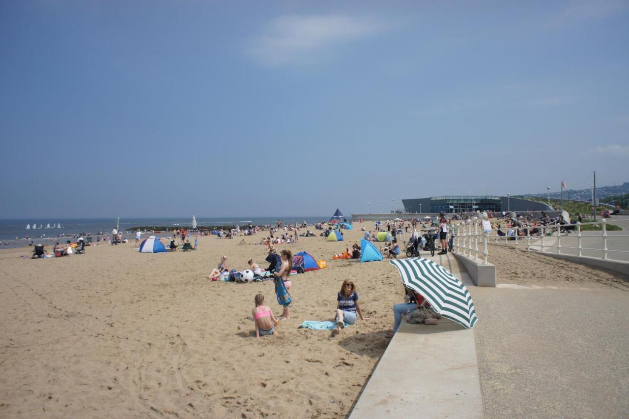 Two Bedroom Holiday Apartment Colwyn Bay Eksteriør bilde